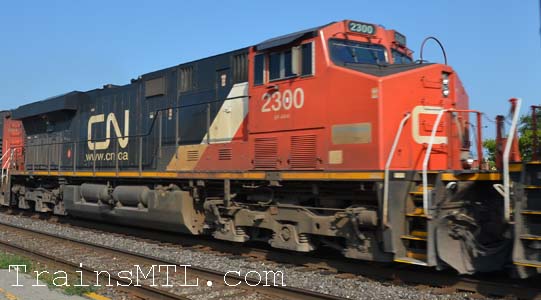 Locomotive CN2300 right side / coté droit